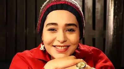 سانیا سالاری با عکسی شوکه‌کننده از 35 سالگی؛ کاریکاتور قاجاری حیرت‌انگیز در خانه مینا مختاری!