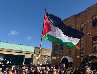 ببینید/ پرچم فلسطین در سفارت این کشور در لندن، بالا رفت