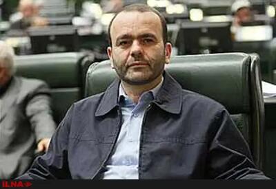 بی‌اعتمادی به بخش خصوصی، خانواده‌ها را مجاب کرده تمام تلاششان را برای استخدام در دولت بگذارند/ ۶۰ میلیون نفر از درآمدهای کشور منفعتی نمی‌برند