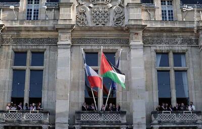 عکس/ اهتزاز پرچم فلسطین در یکی از ساختمان‌های شهرداری پاریس