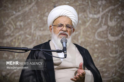 تاکید امام جمعه یزد بر جدیت دانش‌آموزان در علم‌آموزی