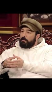 فیلم / مجید صالحی: زنم خیلی گیر میده به من ... / هر اتفاقی بیوفته چشم غره میره یا انگشت تکون میده ... / زلزله براش بدترین اتفاقه ... خونمون شرایط جنگی آماده باش داره ...