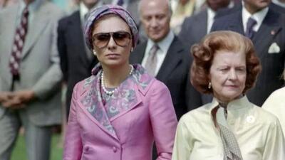 عکس سفر در زمان  / خوشحالی نانسی ریگان از حضور در خانه فرح پهلوی / سال 1978