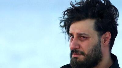 فیلم / سینه زنی زیبای جواد عزتی، مالک سریال زخم کاری با نوحه خوانی جگرسوز رفیق معروف فوت شده‌اش/ دل همه خون شد