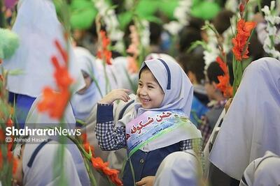 «جشن شکوفه‌ها» و سال تحصیلی کلاس اولی‌ها در سراسر کشور آغاز شد (۳۱ شهریور ۱۴۰۴)