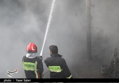 عکس/ آتش‌سوزی انبار لوله در شهر گناباد مهار شد