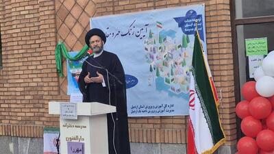 امام‌جمعه اردبیل: وظیفه اصلی دانش‌آموزان تبدیل علم به ثروت است