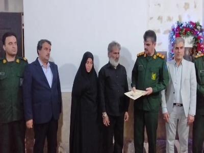 لحظه اعلام خبر احراز شهادت به خانواده شهید بسیجی گناوه‌ای