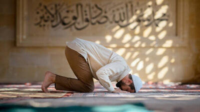 چرا نماز بخوانیم/ ۱۰ فایده‌ای که زندگی‌ات را متحول می‌کند