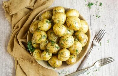 طرز تهیه سیب‌ زمینی لهستانی؛ پیش غذا خوشمزه و متفاوت