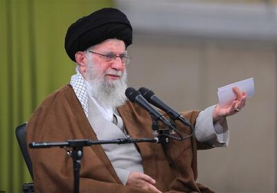 رهبر انقلاب: [ترامپ] می‌گوید مذاکره کنیم و از مذاکره این در بیاید که ایران غنی‌سازی نداشته باشد؛ معاونش هم گفته ایران موشک هم نباید داشته باشد؛ یعنی ایران آن‌قدر دستش بسته باشد که وقتی به او تعرض شد نتواند به این پایگاه آمریکایی در عراق یا در فلان جا جوابی بدهد / به قول ما مشهدی‌ها «این حرف از دهن گوینده‌اش بزرگتر است»