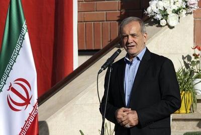 پزشکیان: تلاش می‌کنیم بسترهای رشد دانش‌آموزان را مهیا کنیم / بدانید همه شما طلا هستید