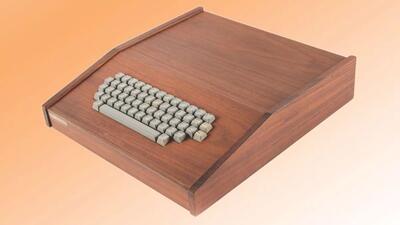 کامپیوتر Apple-1 با بدنه چوبی به قیمت تقریبی نیم میلیون دلار در حراجی به فروش رسید