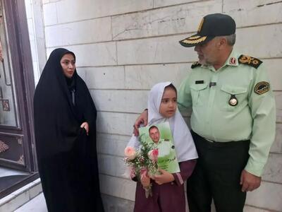همراهی پدرانه فرزند شهید حدادیان از خانه تا مدرسه
