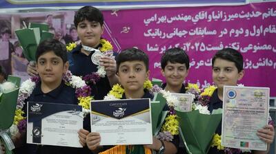 ببینید ا ورود مدال آوران نوجوان فناوری به فرودگاه