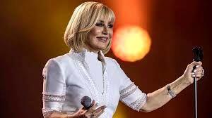 سفر در زمان؛ «مارتیک و گوگوش» در حال اجرا روی صحنه؛ دهه 50