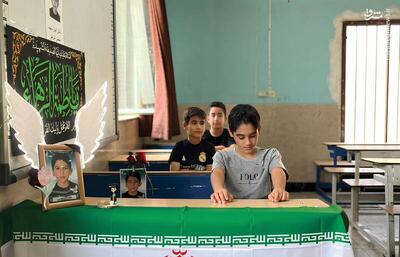 عکس/ جای خالی شهید مجتبی شریفی در روز اول مهر در کلاس درس