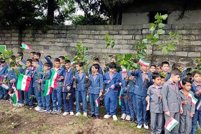 زنگ مهر و درختکاری در مدارس مازندران نواخته شد