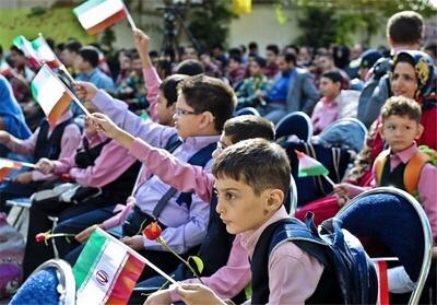 زنگ مهر و مقاومت در اصفهان طنین انداخت؛ آغاز سال تحصیلی با یاد شهدا