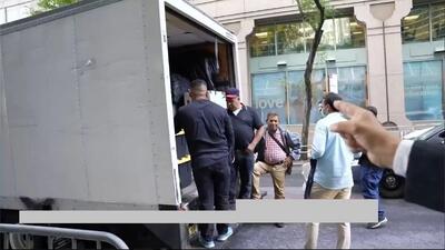 ببینید| بازگشت دولت قبل از نیویورک با کامیونی از سوغاتی‌های آمریکایی!