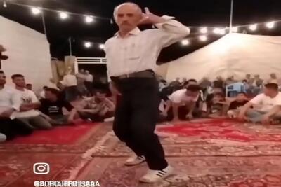 آواز شاد؛ پیرمرد با کتونی اومد رو فرش برقصه اول فک کردن شوته ولی بعد دیدن خودشون شوتن