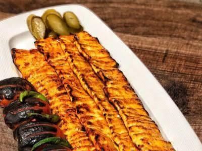 اینم کباب مرغ ویژه با یه سس مخصوص