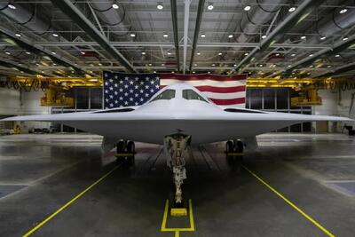 ویژگی‌های منحصر به فرد بمب‌افکن B-21 Raider در مقایسه با سایر جنگنده‌ها چیست؟