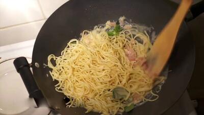 طرز تهیه ماکارونی ایتالیایی با کالباس