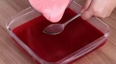 طرز تهیه دسر توت فرنگی خامه ای: به همین سادگی دل همه را در خانه ببرید!
