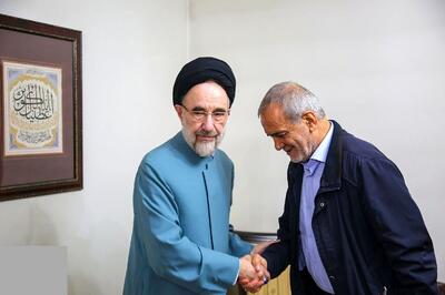 درخواست از پزشکیان: رفتار خاتمی و روحانی را تکرار نکنید