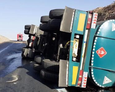مصدومیت یک نفر در اثر واژگونی تانکر حمل سوخت در محور بیستون به کرمانشاه