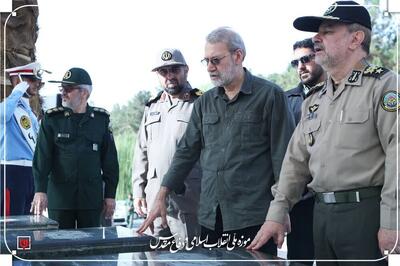 بازدید لاریجانی از موزه ملی انقلاب اسلامی و دفاع مقدس