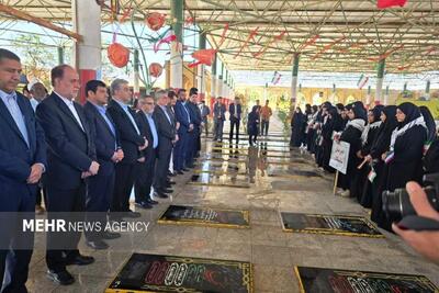 تجدید میثاق نایب رئیس مجلس با شهدای آبادان