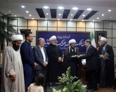 آئین تجلیل از منتخبین بومی «نهضت زندگی با آیه‌ها» در زرقان برگزار شد