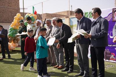 جشن آغاز سال تحصیلی با حضور مدیرعامل شرکت آهن و فولاد غدیر ایرانیان در مدارس بهاباد