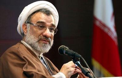وقتی به یک آدمی که نه تعهد دارد نه تخصص مسئولیت می‌دهیم معلوم است در فلان حوزه امنیت غذایی مشکل حل نمی‌شود یا فلان انفجار در بندر شهید رجایی اتفاق می‌افتد