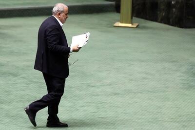 ذوق «وزیر نیرو» از اتمام خاموشی‌ها/ تیغ استیضاح بهارستانی‌ها و اقتصاد برقی که فراموش شده است