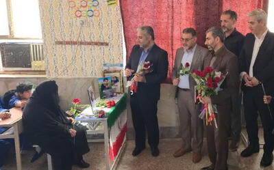 مادربزرگی که به جای نوه در کلاس درس حاضر شد
