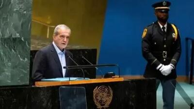 تصاویری که پزشکیان در سازمان ملل نشان داد/ معنی جمله انگلیسی روی کتابچه تصویری رییس‌جمهور چه بود؟ + عکس