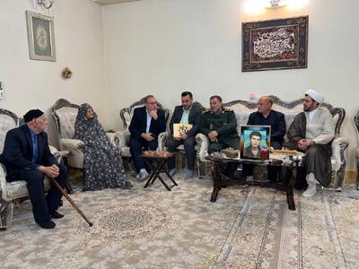 فرمانده سپاه‌اسلامشهر:دیدار با خانواده شهدا تجدید میثاق با آرمان‌های دفاع مقدس است+فیلم