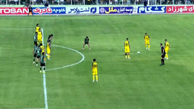 گل اول سپاهان به خیبر توسط حاج‌صفی