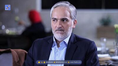 بیژن بنفشه‌خواه در استخر
