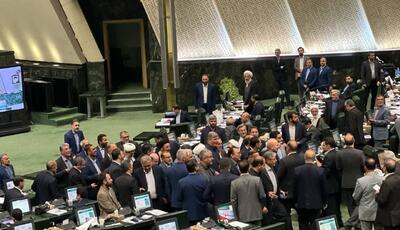 نیکزاد: مجلس یکشنبه نامه نمایندگان درباره ساخت سلاح هسته‌ای را بررسی می‌کند