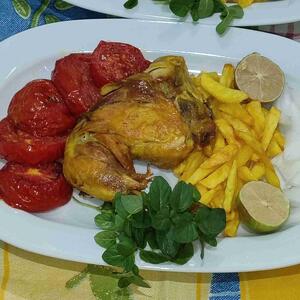 شام امشب خانواده..نوش نگاهتان 😋🍟🍗🍗🍟