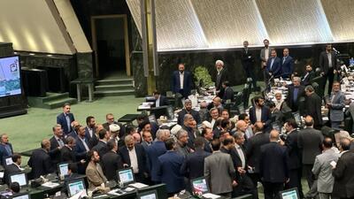 نیکزاد: مجلس یکشنبه نامه نمایندگان درباره ساخت سلاح هسته‌ای را بررسی می‌کند