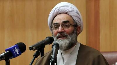 امام جمعه رشت: دولت با نظارت بر بازار، اثرات روانی مکانیسم ماشه را ساماندهی کند