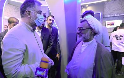 بازدید دبیر شورای عالی انقلاب فرهنگی از نوآوری‌های همراه اول در الکامپ ۱۴۰۴