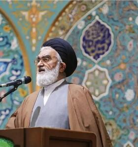 امام جمعه قم: هنگامی که در دیدارهای بین‌الملی زنی دست خود را به سمت رئیس جمهور دراز کرد و دختر ایشان به آن خانم دست داد، حفظ ارزش‌های دینی صورت گرفت