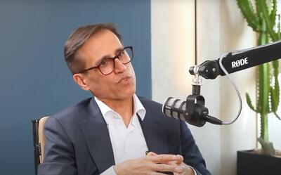 ویدیو / عیسی منصوری، رئیس مرکز پژوهش‌های اتاق بازرگانی ایران: کسی که به سوپر هوش مصنوعی زودتر برسد ابرقدرت آینده دنیاست؛ ۲۰ - ۳۰ سال آینده دنیا را او قاعده تعریف می‌کند / یک رقابتی در مرز تکنولوژی وجود دارد که قطعا ما از آن فاصله داریم، بی برو برگرد