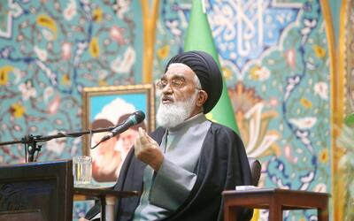 امام‌جمعه قم: عده‌ای پیشنهاد ملاقات رئیس‌جمهور با قاتلان ملت ایران را مطرح کردند، اما رهبر معظم انقلاب با قاطعیت در برابر این جریان ایستادند و هرگونه مذاکره در این شرایط را ضرر محض دانستند